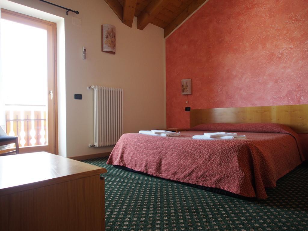 Hotel Belvedere Roana Room photo
